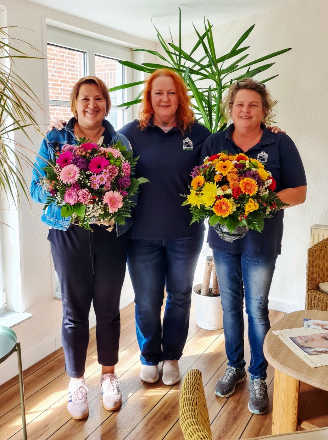 Jubiläums-Blumen für langjährige Mitarbeiterinnen